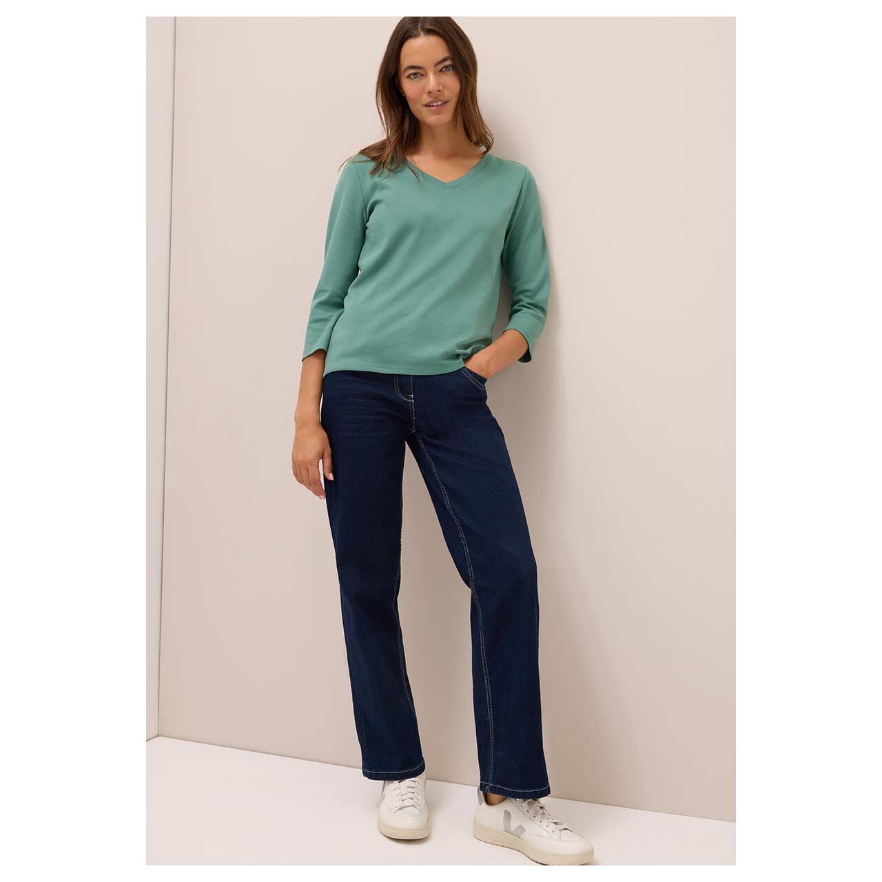 Damen 3/4 Arm Shirt Basic V-Neck von Cecil in Grün, Ganzkörperansicht am Model