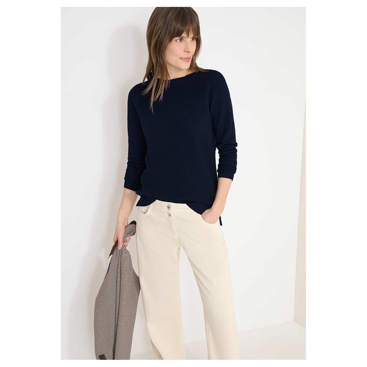 Damen Pullover Structured Boatneck in Dunkelblau meliert, Ganzkörperansicht am Model