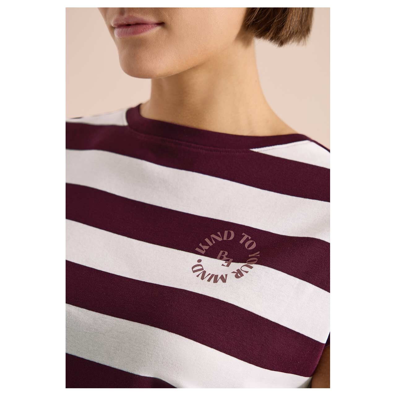 Damen T-Shirt Striped Be Kind von Cecil in Weinrot gestreift, detaillierte Vorderansicht am Model