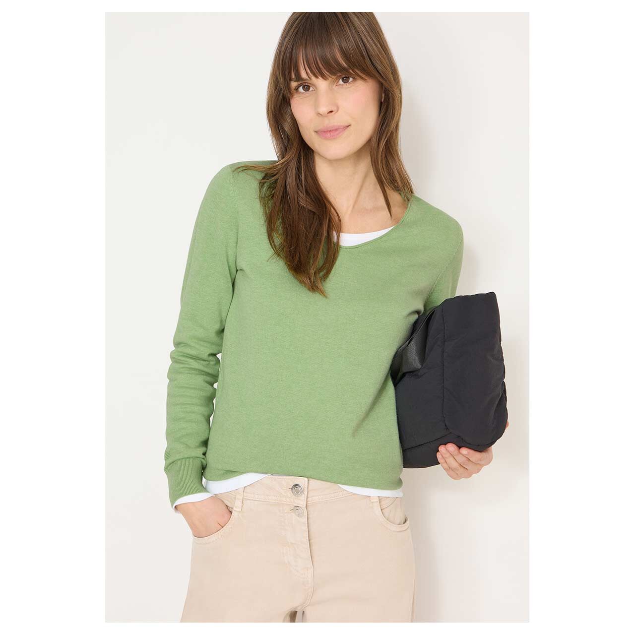 Damen Pullover Basic V-Neck von Cecil in Grün meliert, detaillierte Vorderansicht am Model