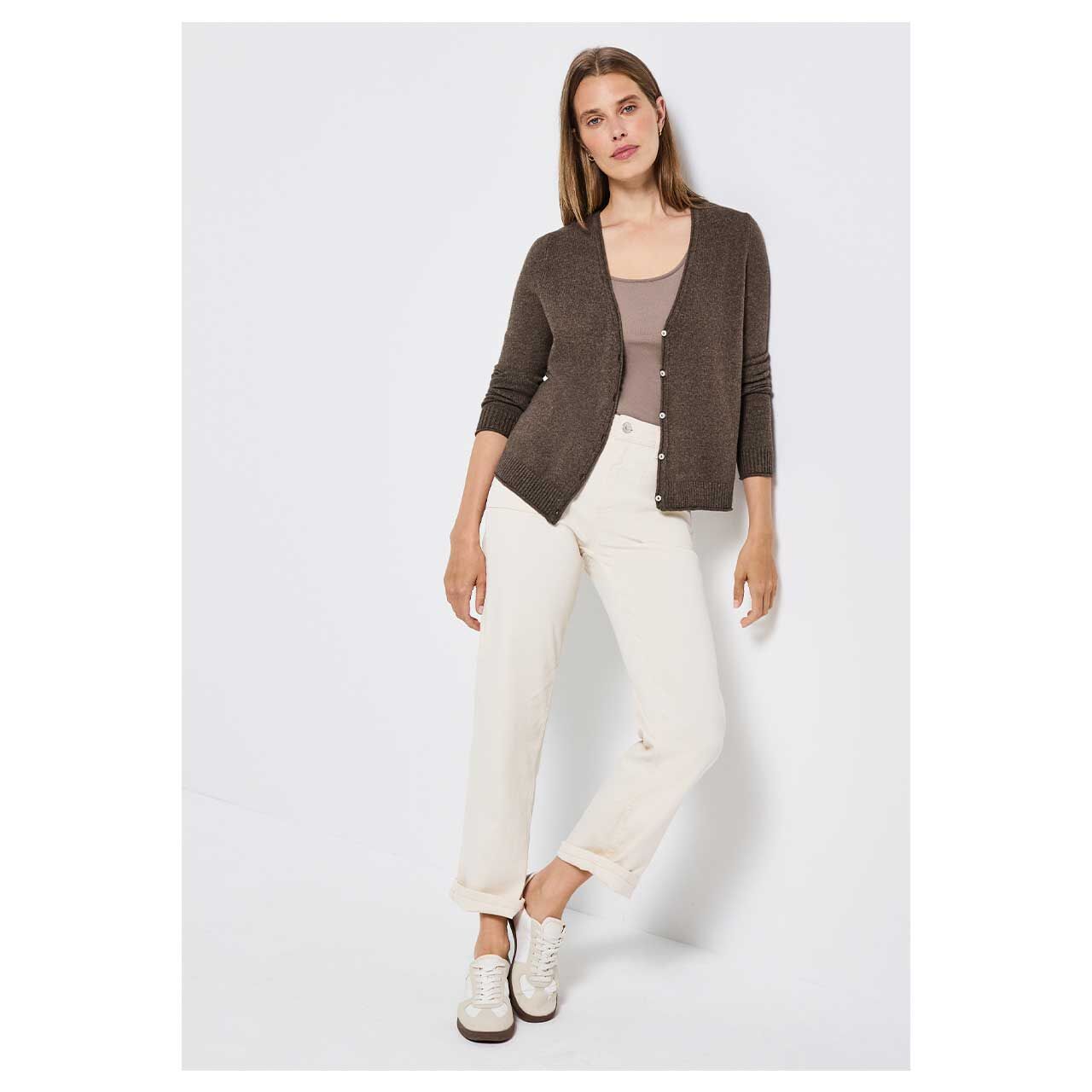 Damen Strickjacke Short Cardigan von Street One in Braun meliert, Ganzkörperansicht am Model