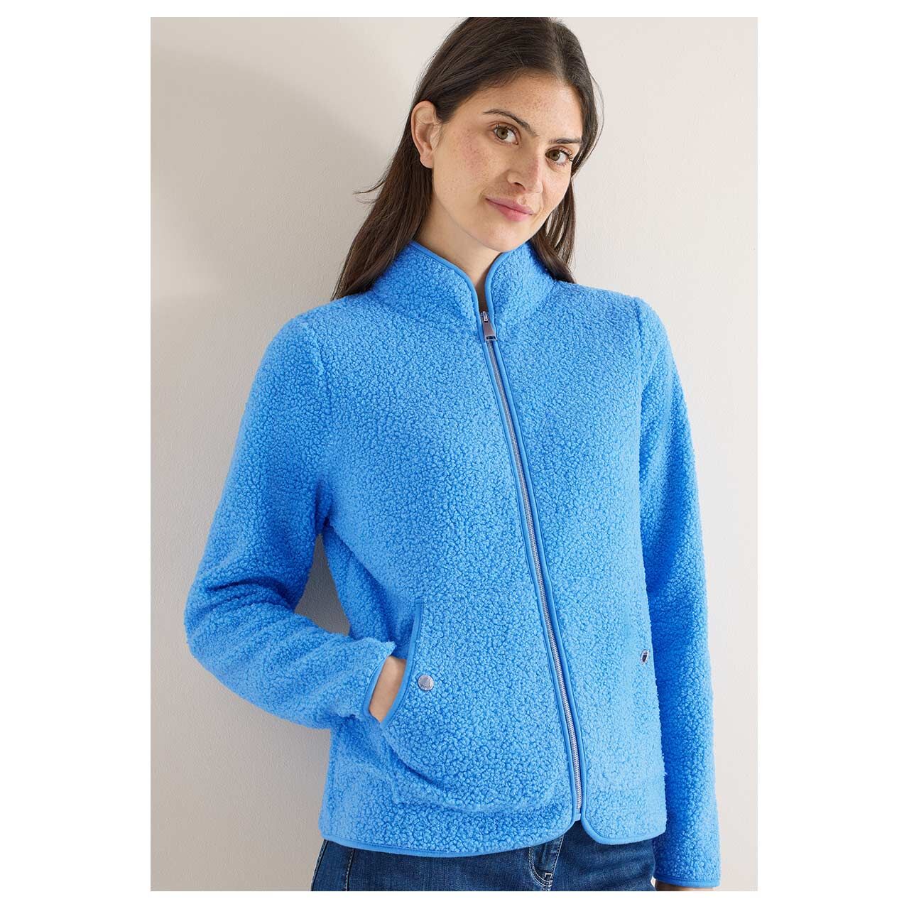 Damen Teddyjacke von Cecil in Blau, Vorderansicht am Model