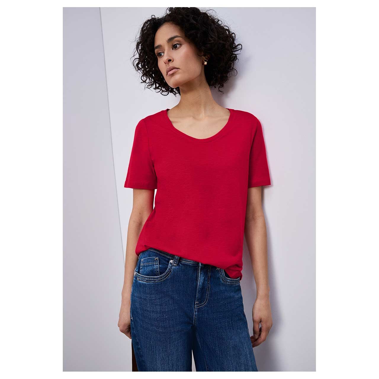 Damen T-Shirt Gerda von Street One in Rot, Vorderansicht am Model