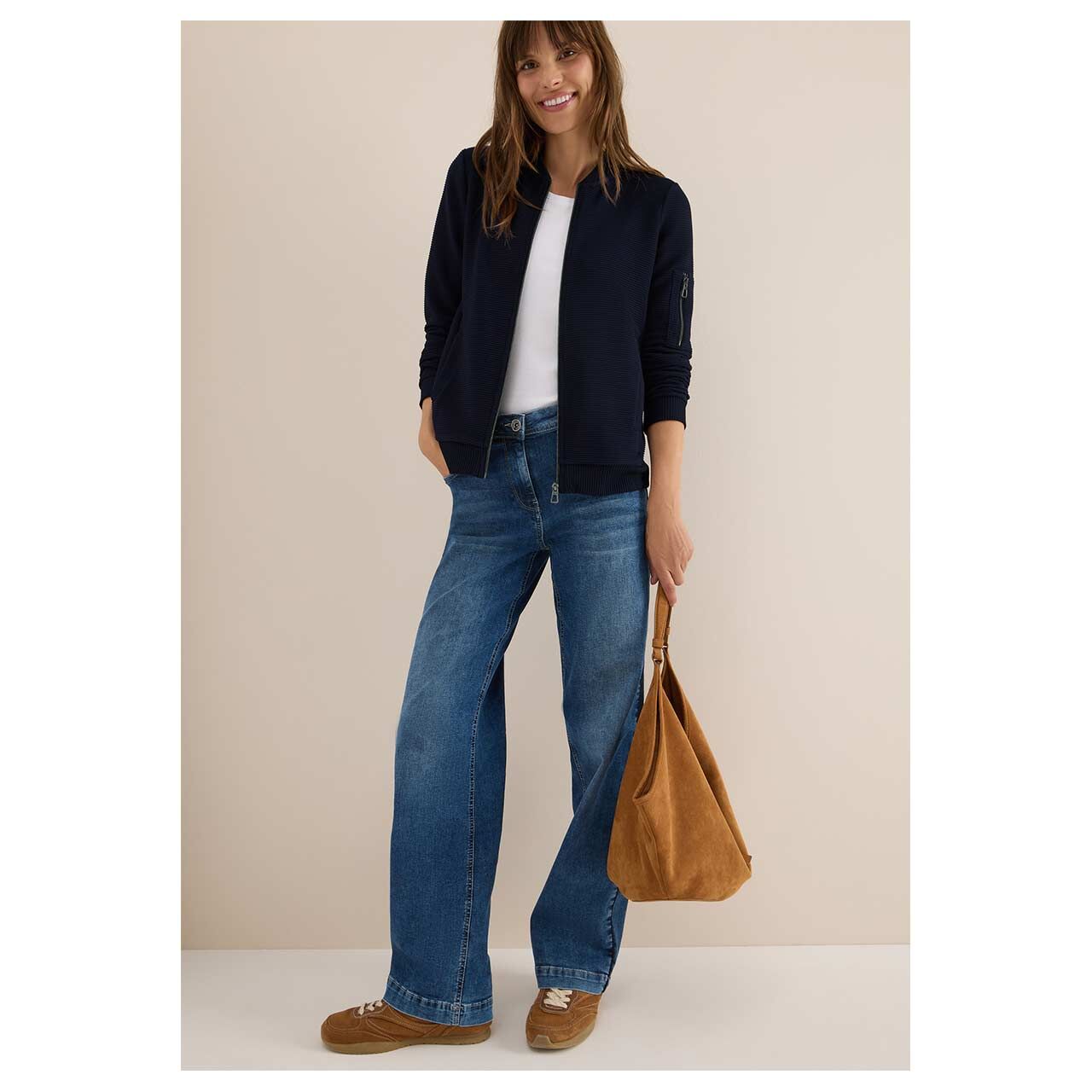 Damen Sweatjacke Ottoman von Cecil in Dunkelblau, Ganzkörperansicht Model