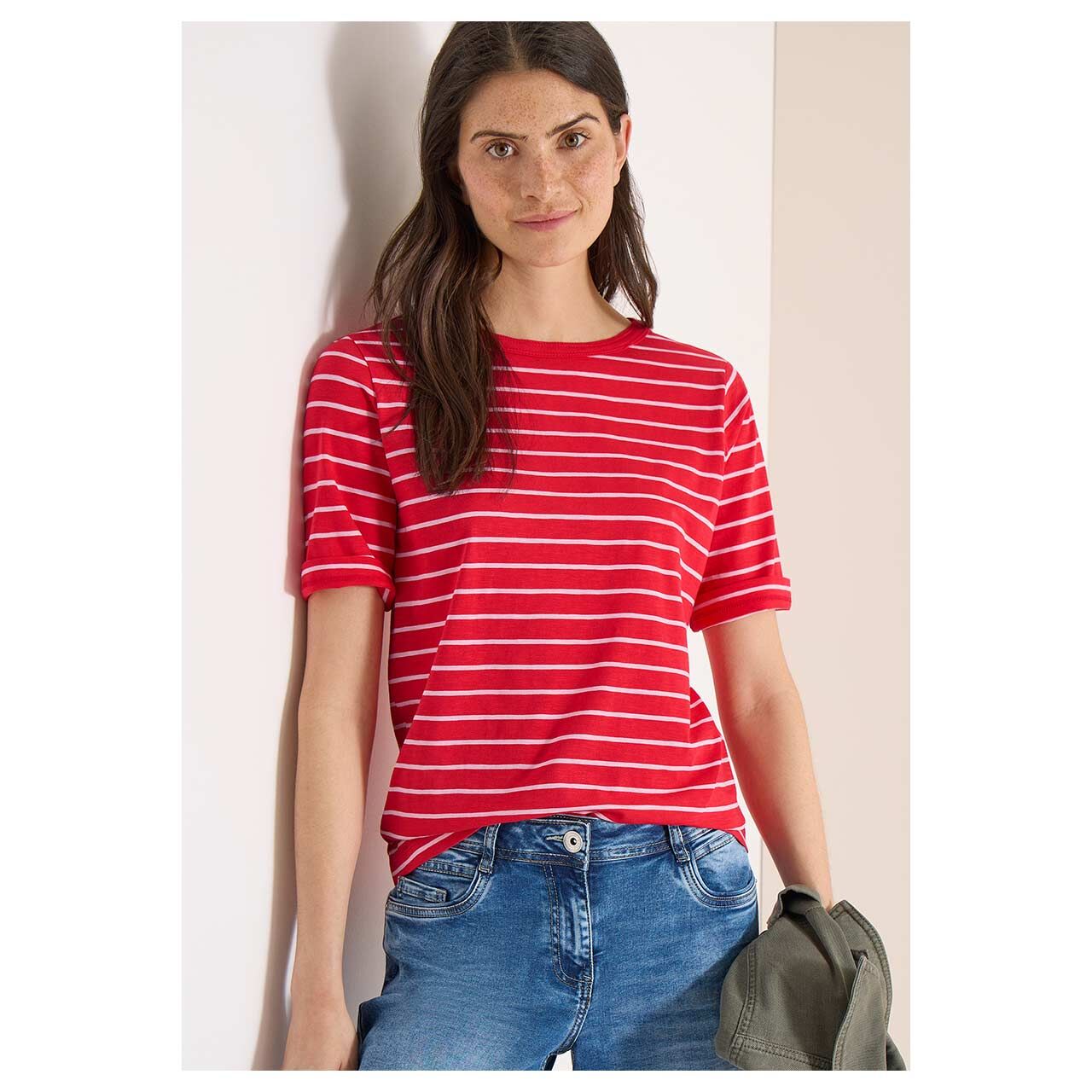 Damen T-Shirt Striped Slubyarn von Cecil in Rot gestreift, Vorderansicht am Model