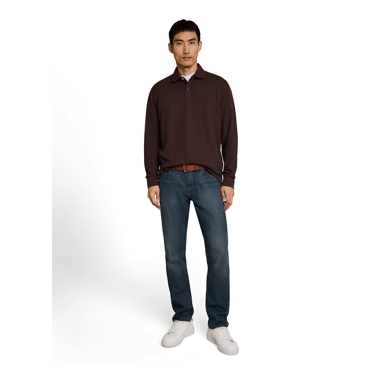 Herren Polo Langarmshirt Structured von Tom Tailor in Dunkelbraun, Ganzkörperansicht am Model