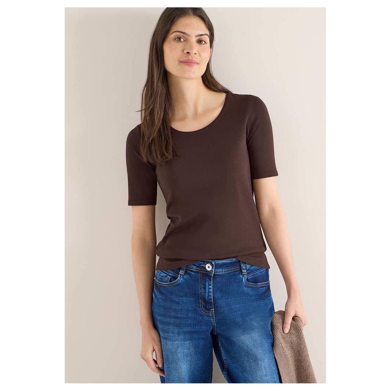 Damen T-Shirt Lena von Cecil in Dunkelbraun, Ganzkörperansicht