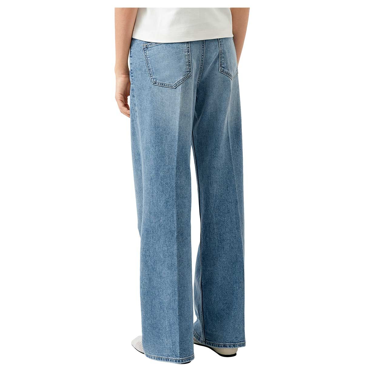 Stretch Damenjeans Suri von s.Oliver in Hellblau angewaschen, Rückansicht am Model