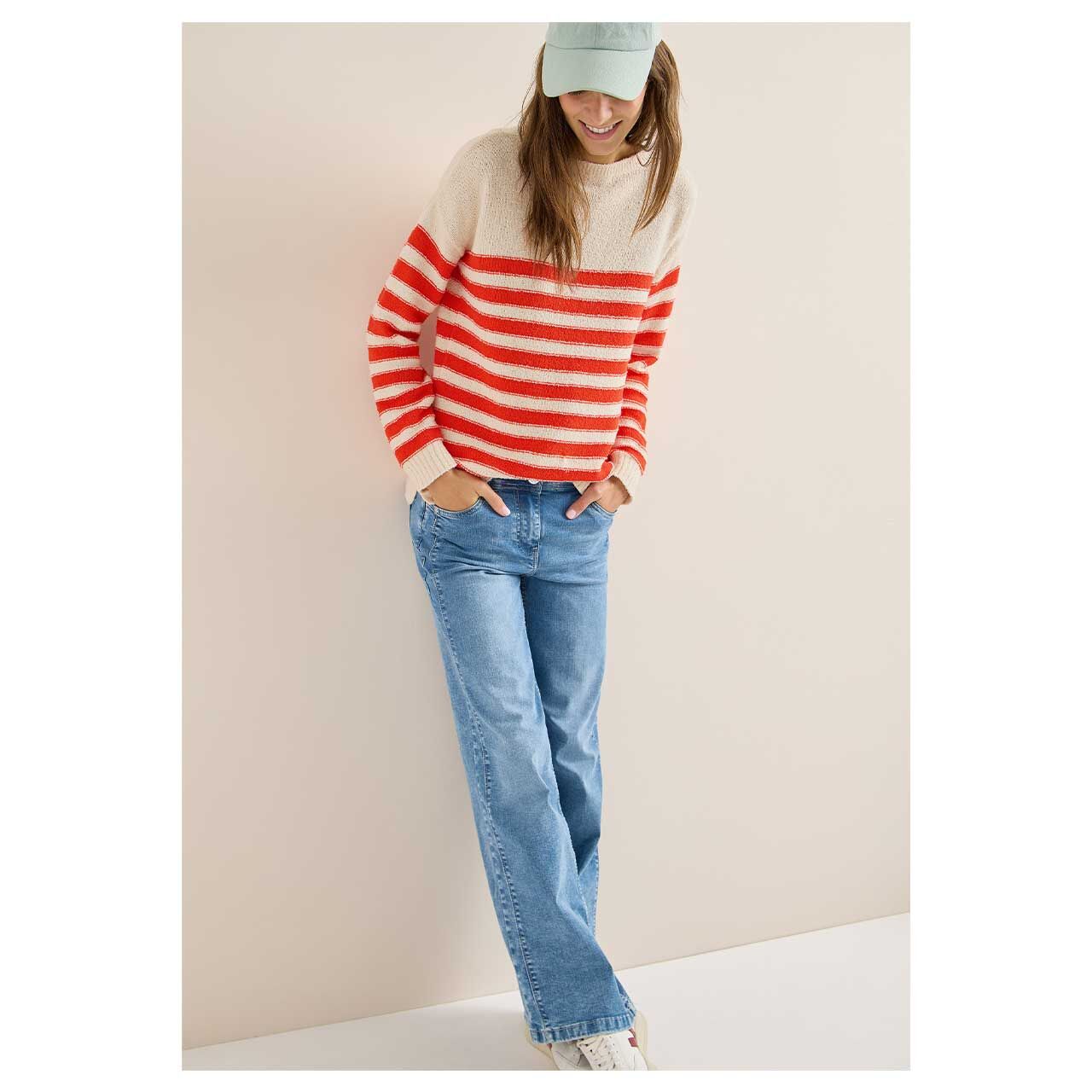 Damen Pullover Bouclé Stripe von Cecil in Beige gestreift, Ganzkörperansicht am Model