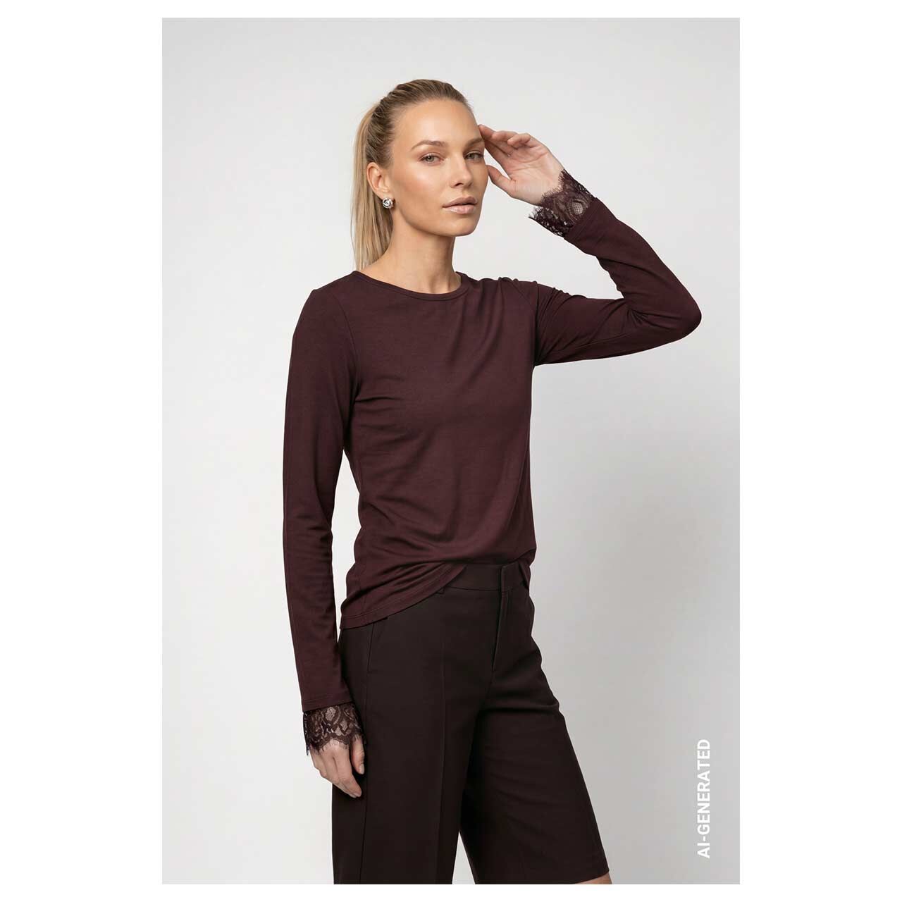 Damen Langarm Shirt von Monari in Dunkelbraun, Seitansicht am Model