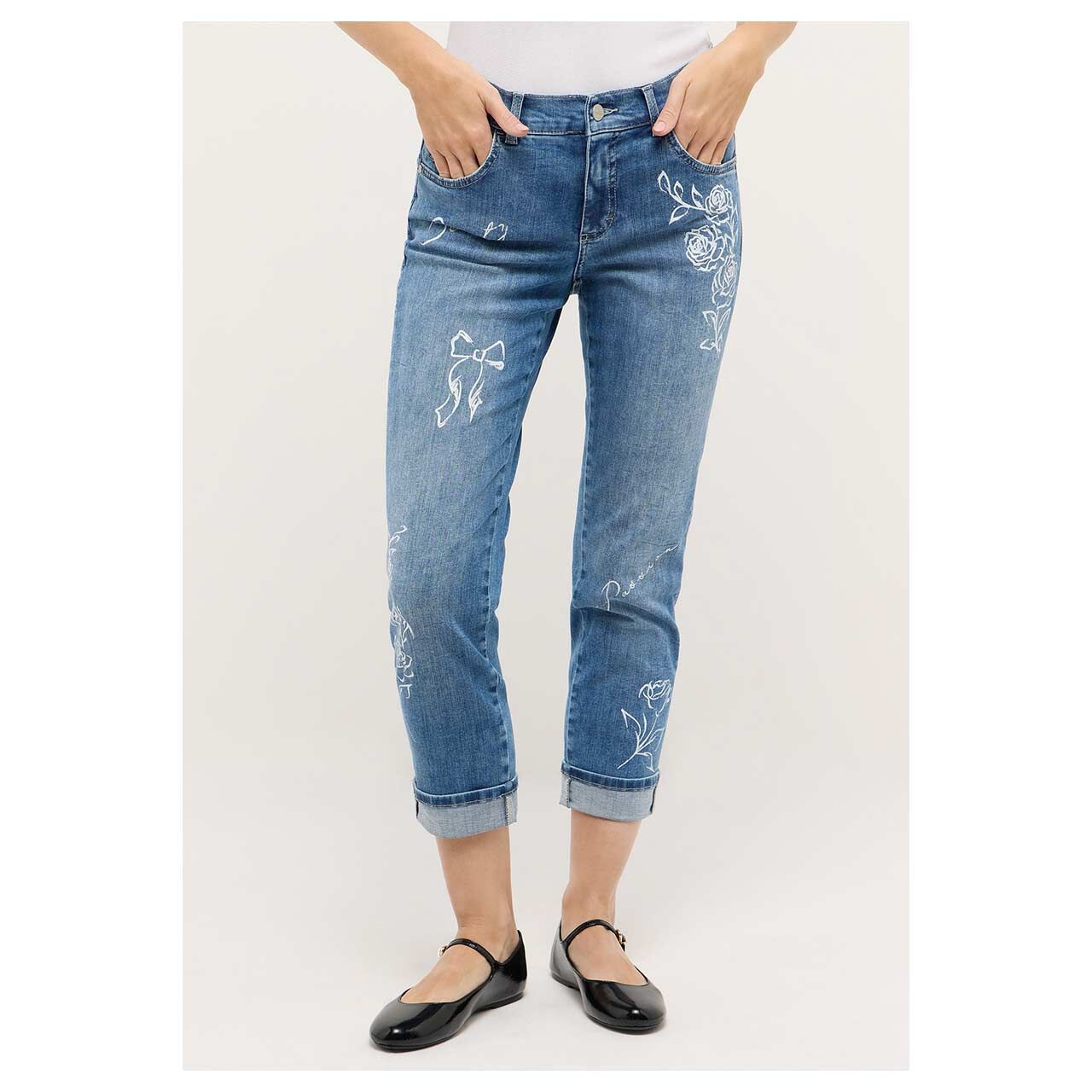 Damen 7/8 Jeans Darleen Beauty von Angels in Blau angewaschen mit Print, Vorderansicht am Model