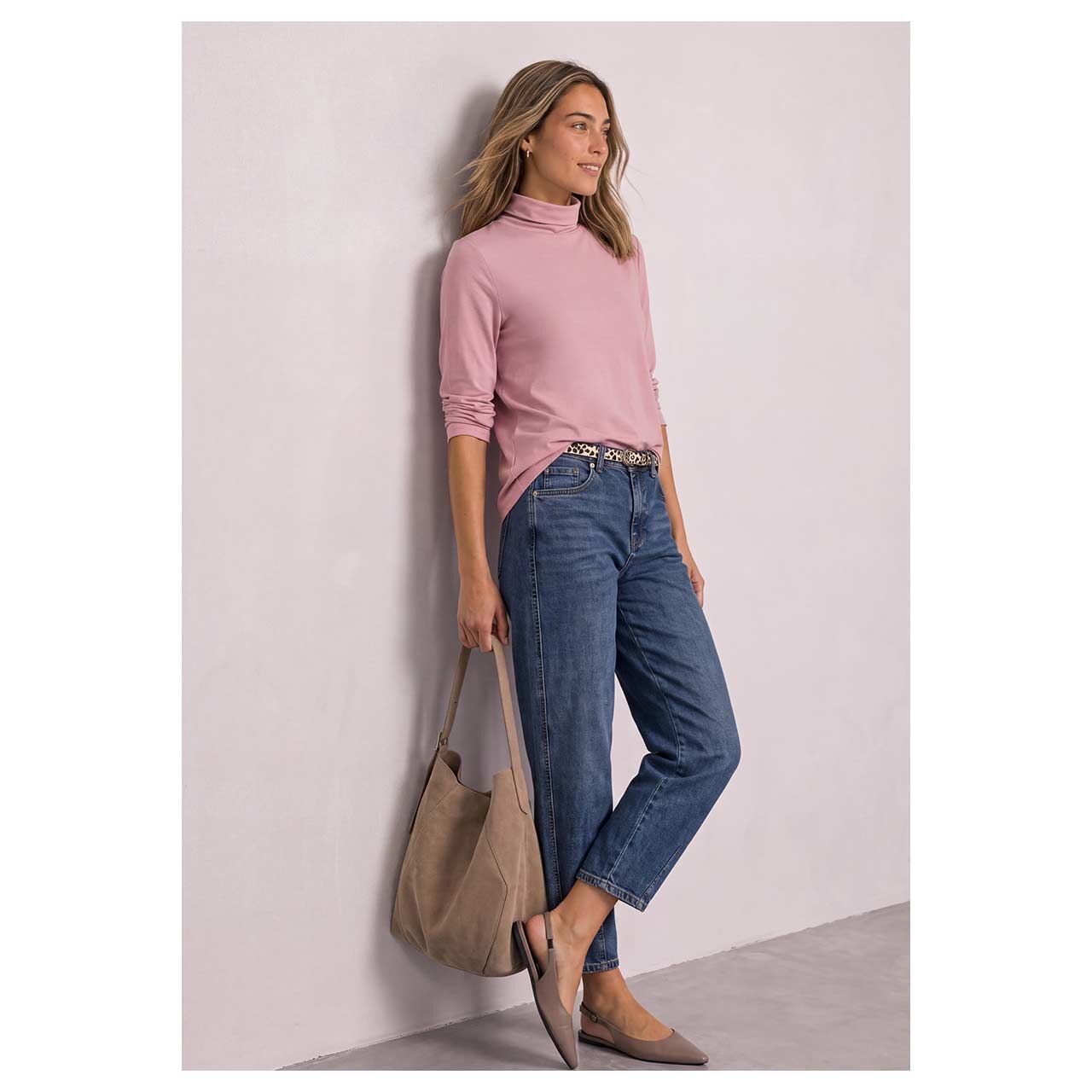 Damen Rollkragen Langarmshirt Feminim Roll Neck von Street One in Rosa, detaillierte Vorderansicht am Model