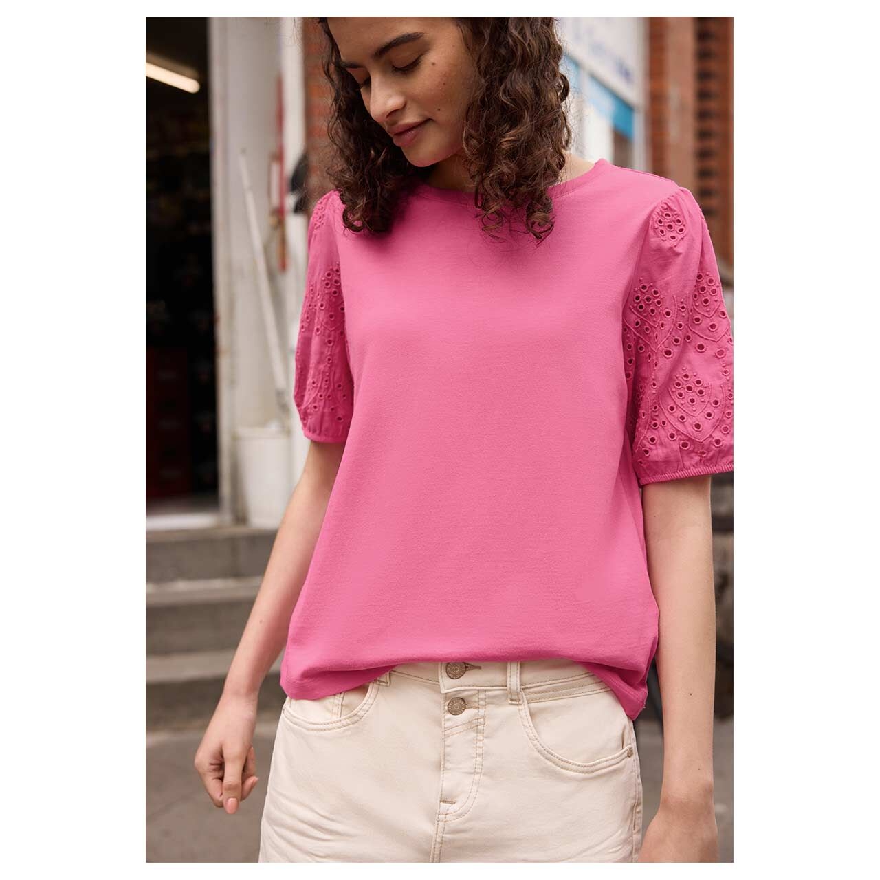 Damen T-Shirt Embroidered Woven Puff Sleeves von Street One Studio in Pink, Vorderansicht am Model