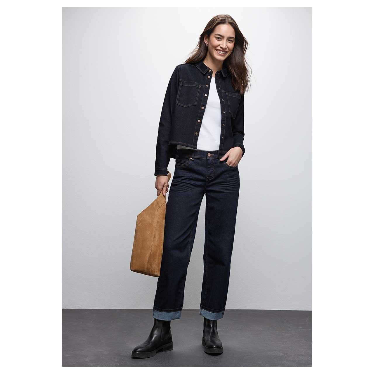 Damen Langarm Bluse Denim Look von Street One in Dunkelblau, Ganzkörperansicht am Model