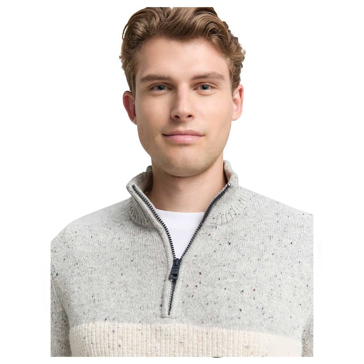 Herren Pullover Structured Mix Knit Troyer von Tom Tailor in Cremeweiß-Grau meliert, Detailansicht am Model