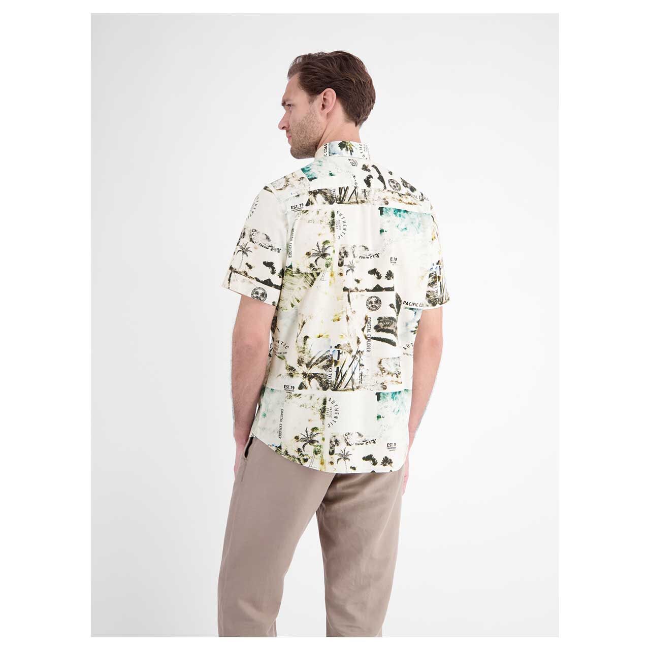 Herren 1/2 Arm Hemd von Lerros in Weiß mit Print, Rückansicht am Model