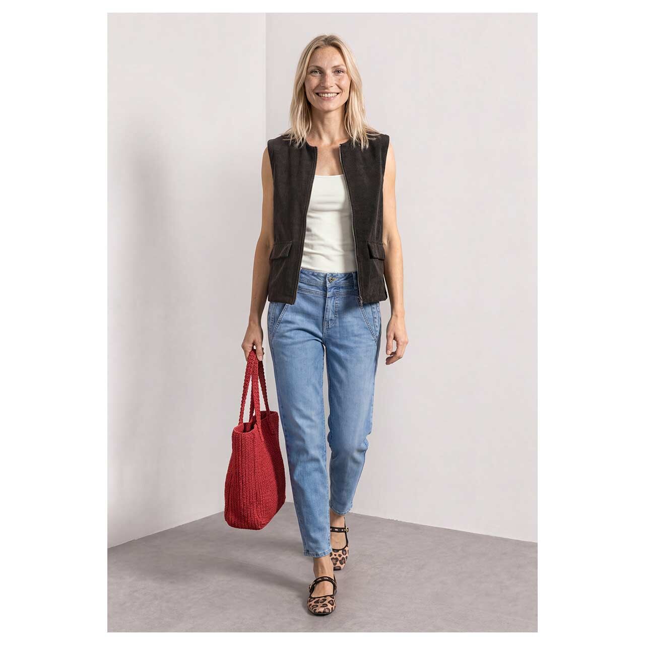 Damen Cord Weste Look Vest von Street One in Dunkelbraun, Ganzkörperansicht am Model