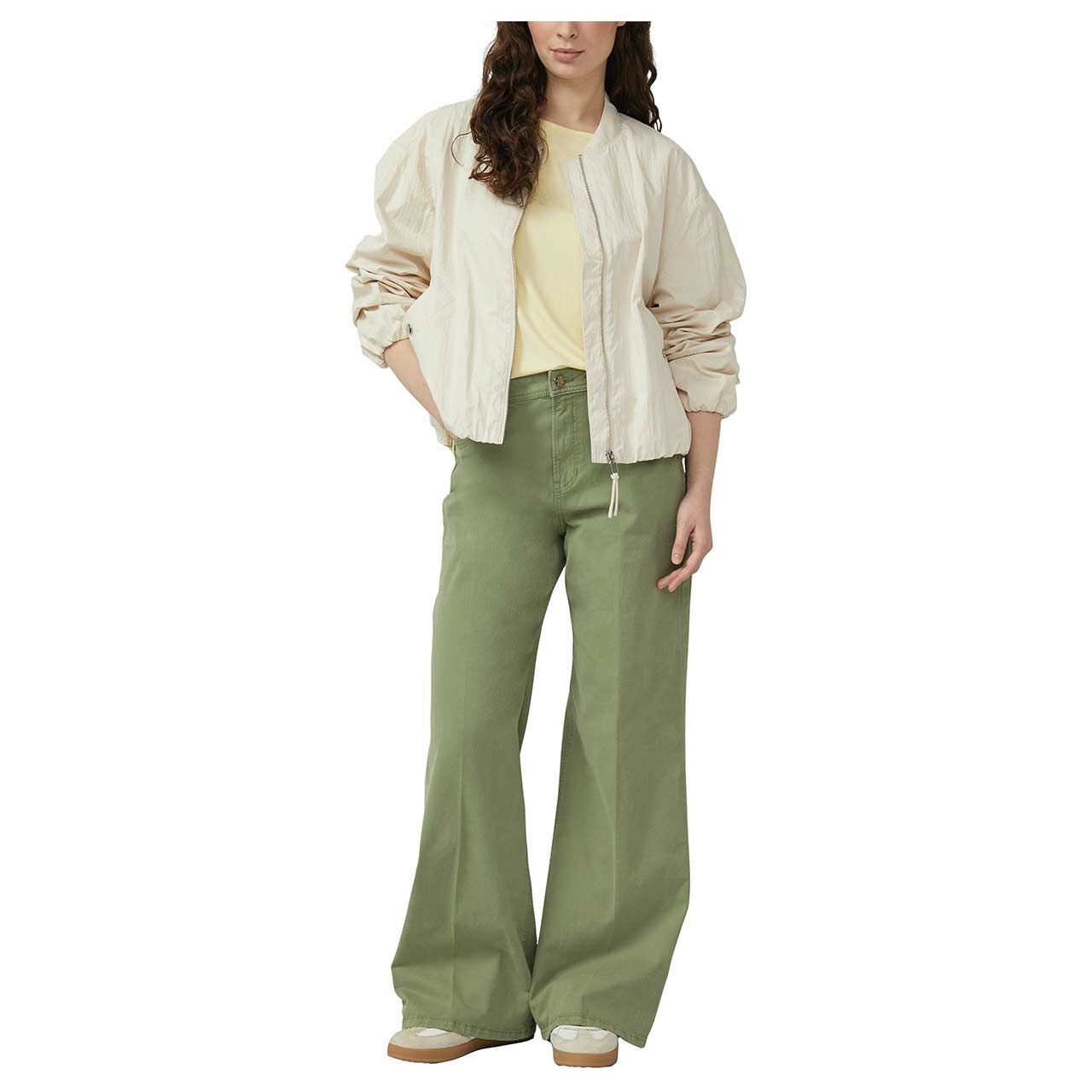 s. Oliver Damen T-Shirt in Gelb, Ganzkörperansicht am Model