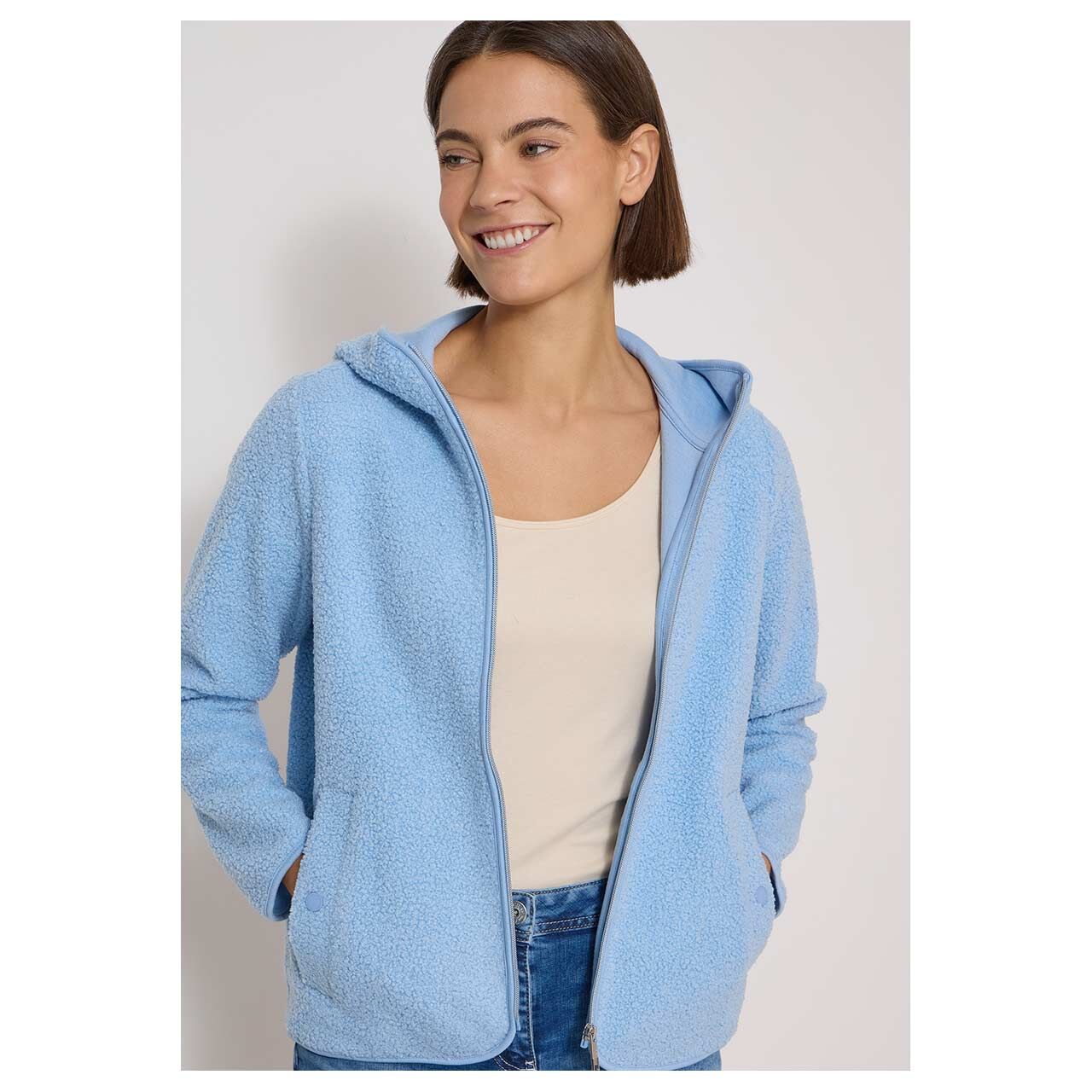 Damen Teddyjacke Solid Jacket von Cecil in Hellblau, Vorderansicht am Model