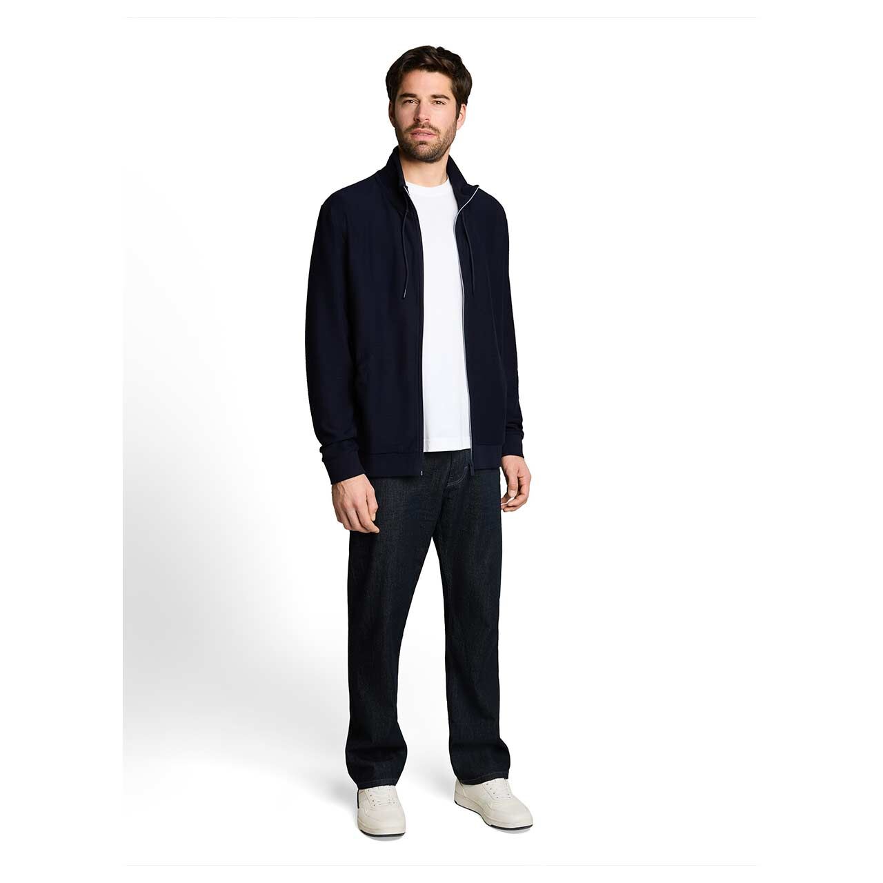 Herren Sweatjacke Structured Stand-Up von Tom Tailor in Dunkelblau, Ganzkörperansicht am Model