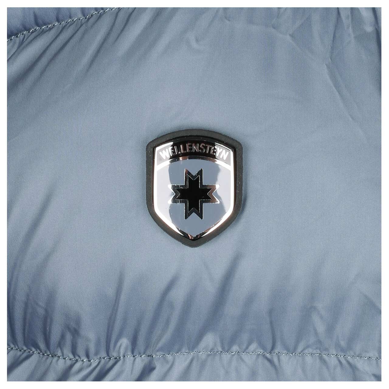 Herren Jacke Blackbird Men Short von Wellensteyn in Graublau, Detailansicht Markenlogo