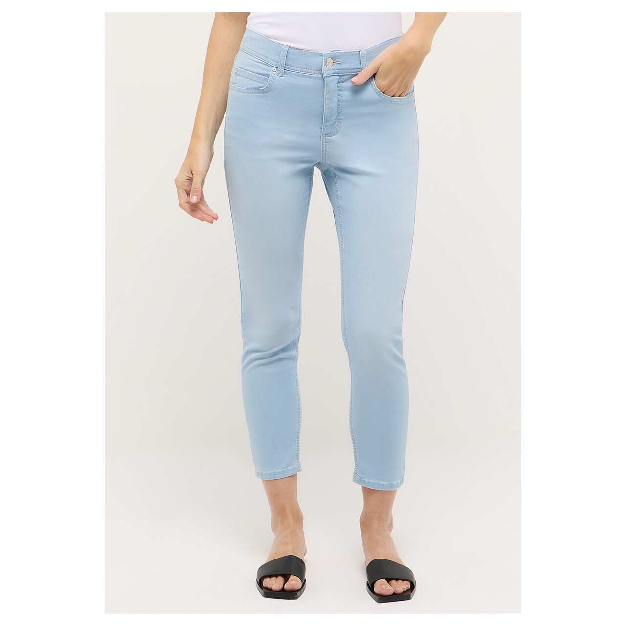 Damen 7/8 Jeans Ornella von Angels in Hellblau, Vorderansicht am Model