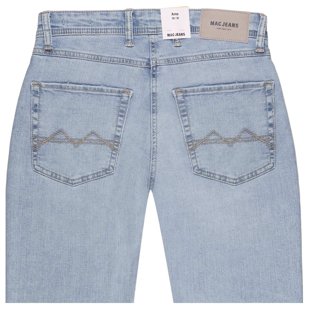 Stretch Herrenjeans Arne von MAC in Hellblau angewaschen, detaillierte Rückansicht