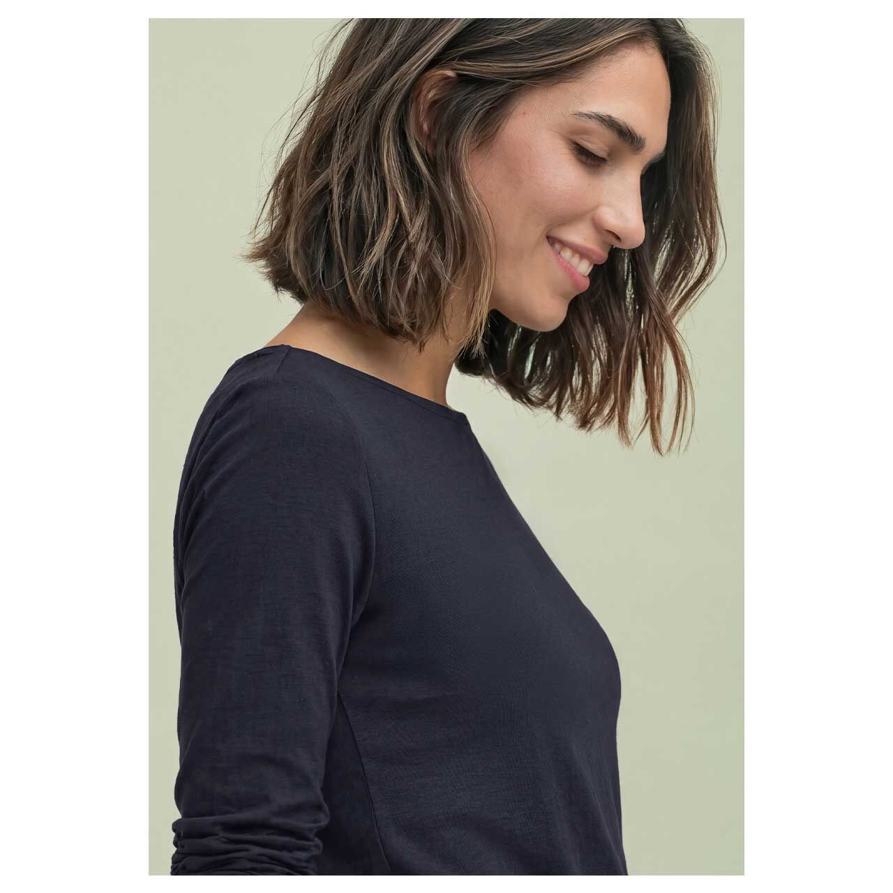 Damen Langarm Shirt Lanea von Street One in Dunkelblau, detaillierte Seitenansicht am Model