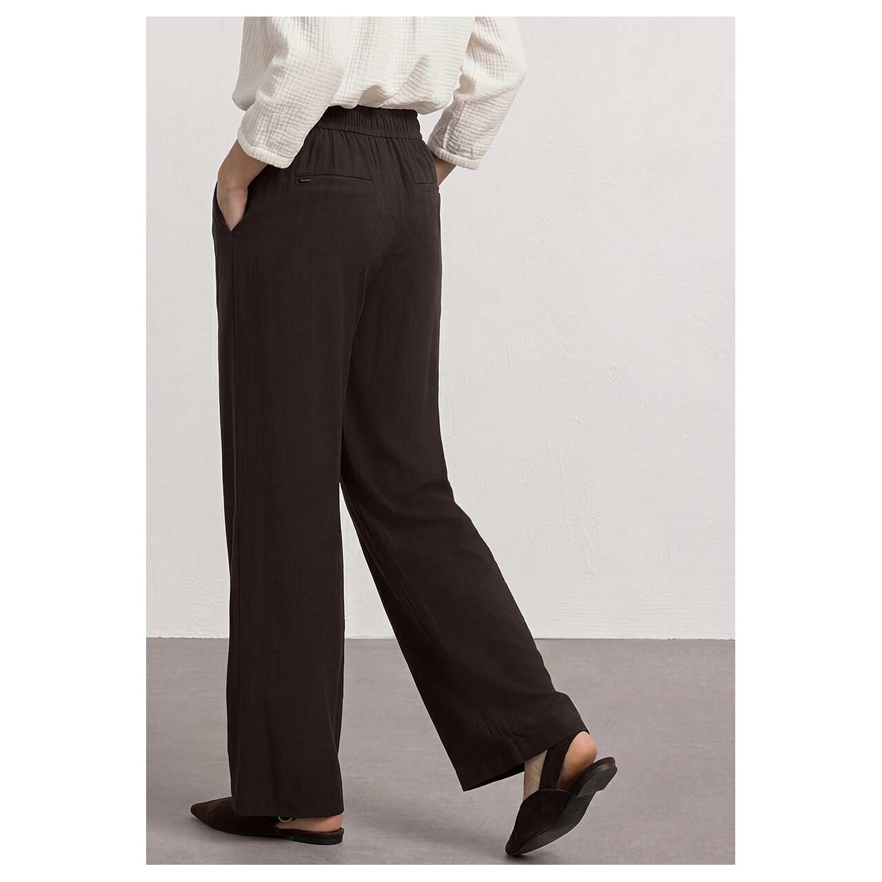 Damenhose Emee Wide Leg von Street One in Dunkelbraun, Rückansicht am Model