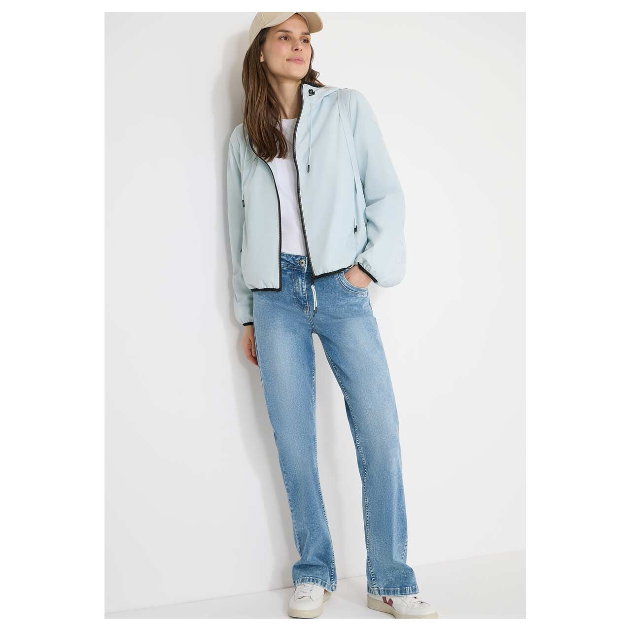 Damen Jacke Packable Padded Jacket von Cecil in Hellblau, Ganzkörperansicht am Model