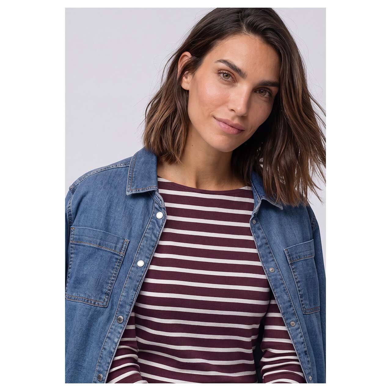 Damen 3/4 Arm Shirt Basic U-Boat von Street One in Lila gestreift, Detailansicht vorne am Model