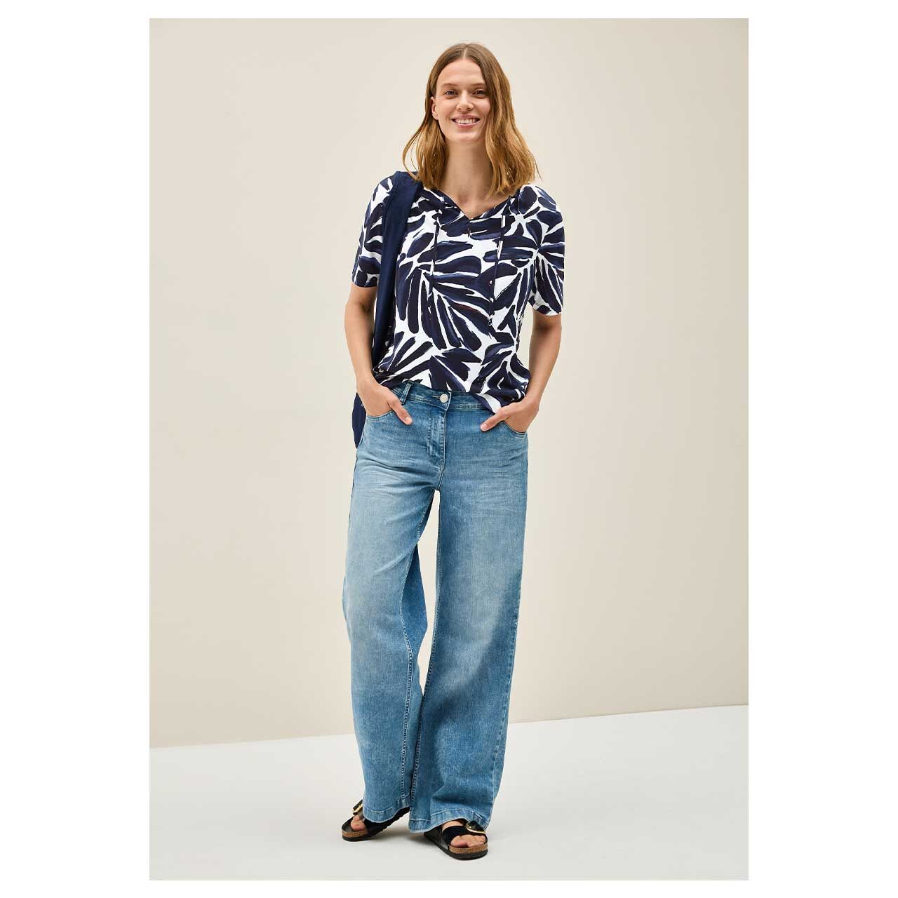 Damen T-Shirt Big Leaf Tunic von Cecil in Dunkelblau mit Print, Ganzkörper am Modell