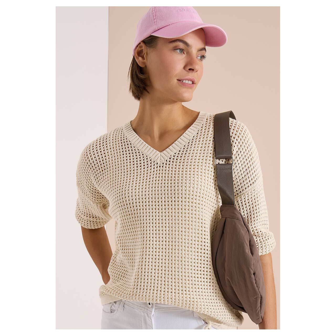 Damen 3/4 Arm Pullover Crochet V-Neck von Cecil in Beige, Vorderansicht am Model