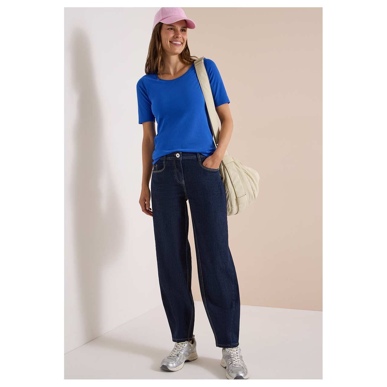 Damen Ankle Jeans Scarlett Barrel von Cecil in Dunkelblau, Ganzkörperansicht am Model