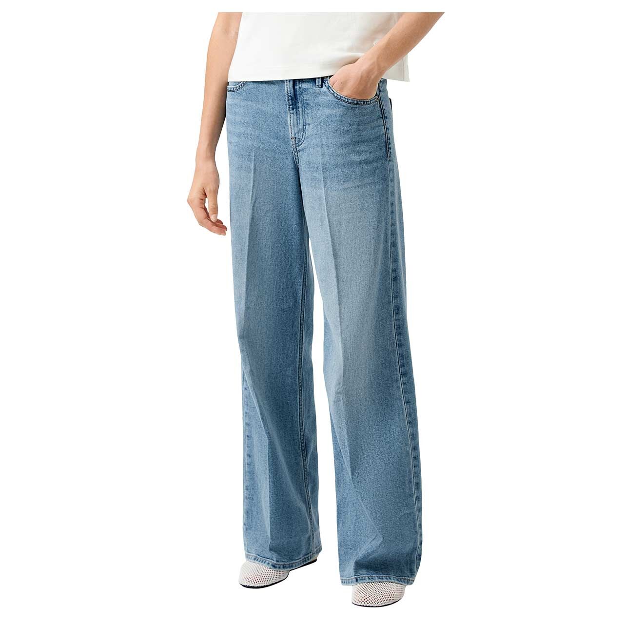 Stretch Damenjeans Suri von s.Oliver in Hellblau angewaschen, Vorderansicht am Model