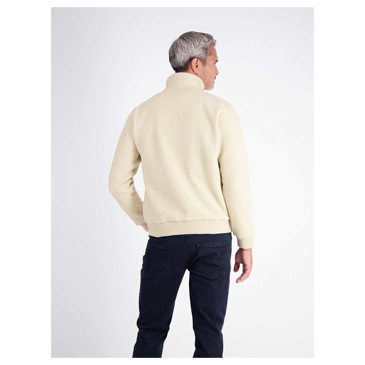 Herren Teddyjacke von Lerros in Cremeweiß, Rückansicht am Model