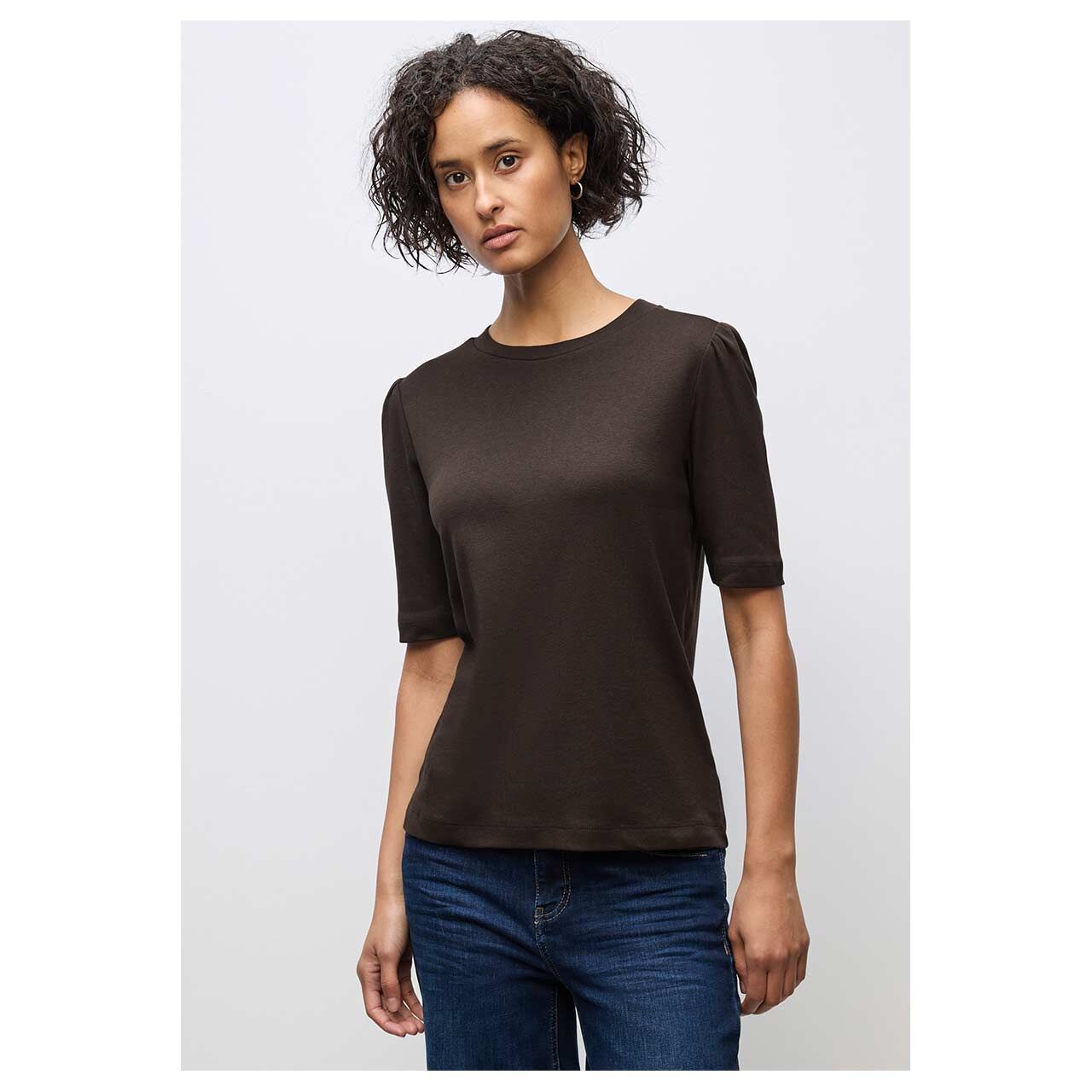 Damen T-Shirt Basic Puff Sleeve von Street One in Dunkelbraun, Vorderansicht am Model