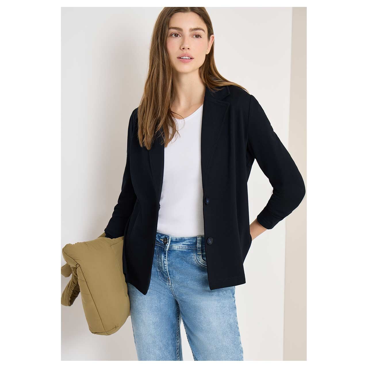 Damen Sweat Blazer Welt Pockets von Cecil in Dunkelblau, Vorderansicht am Model