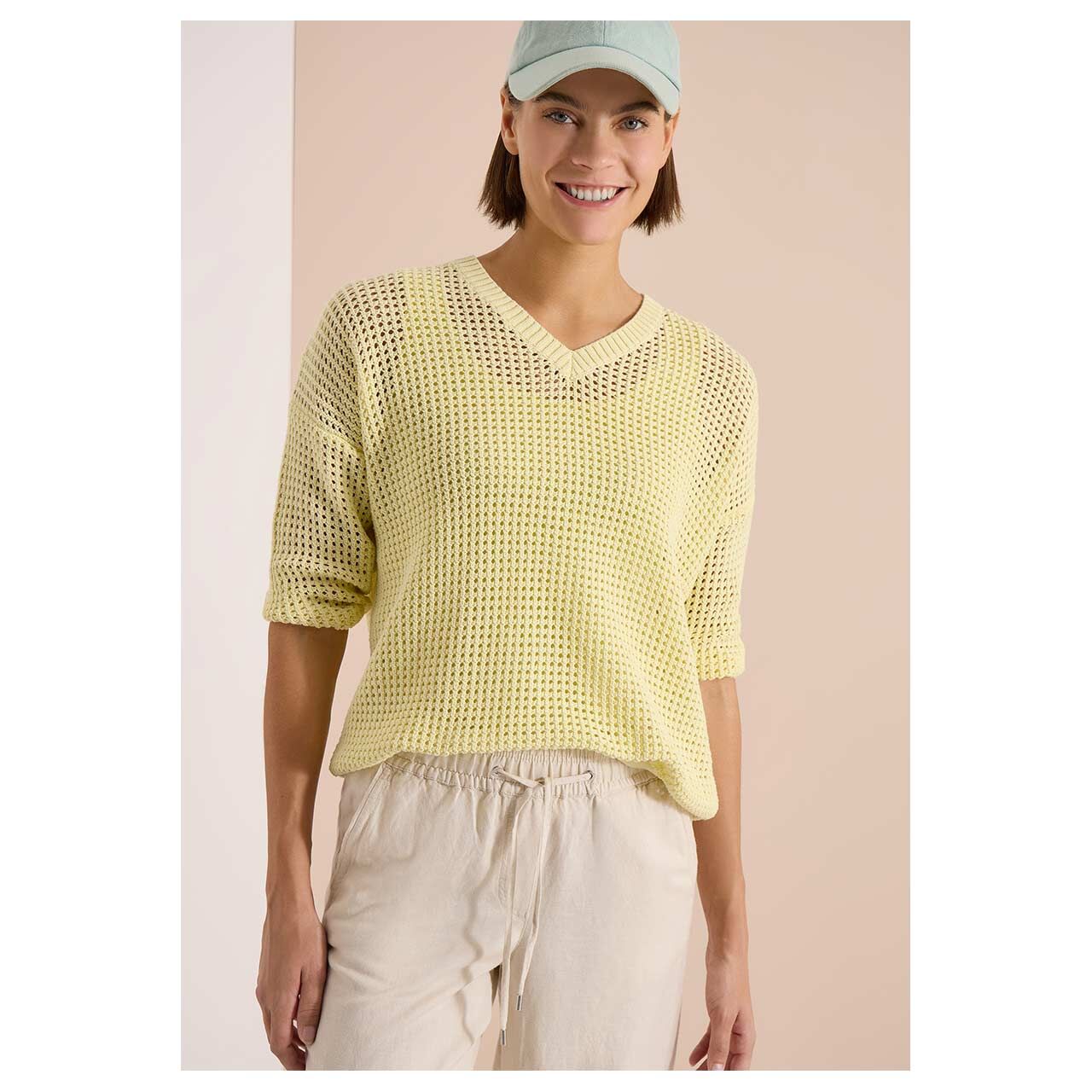 Damen 3/4 Arm Pullover Crochet V-Neck von Cecil in Gelb, Vorderansicht am Model