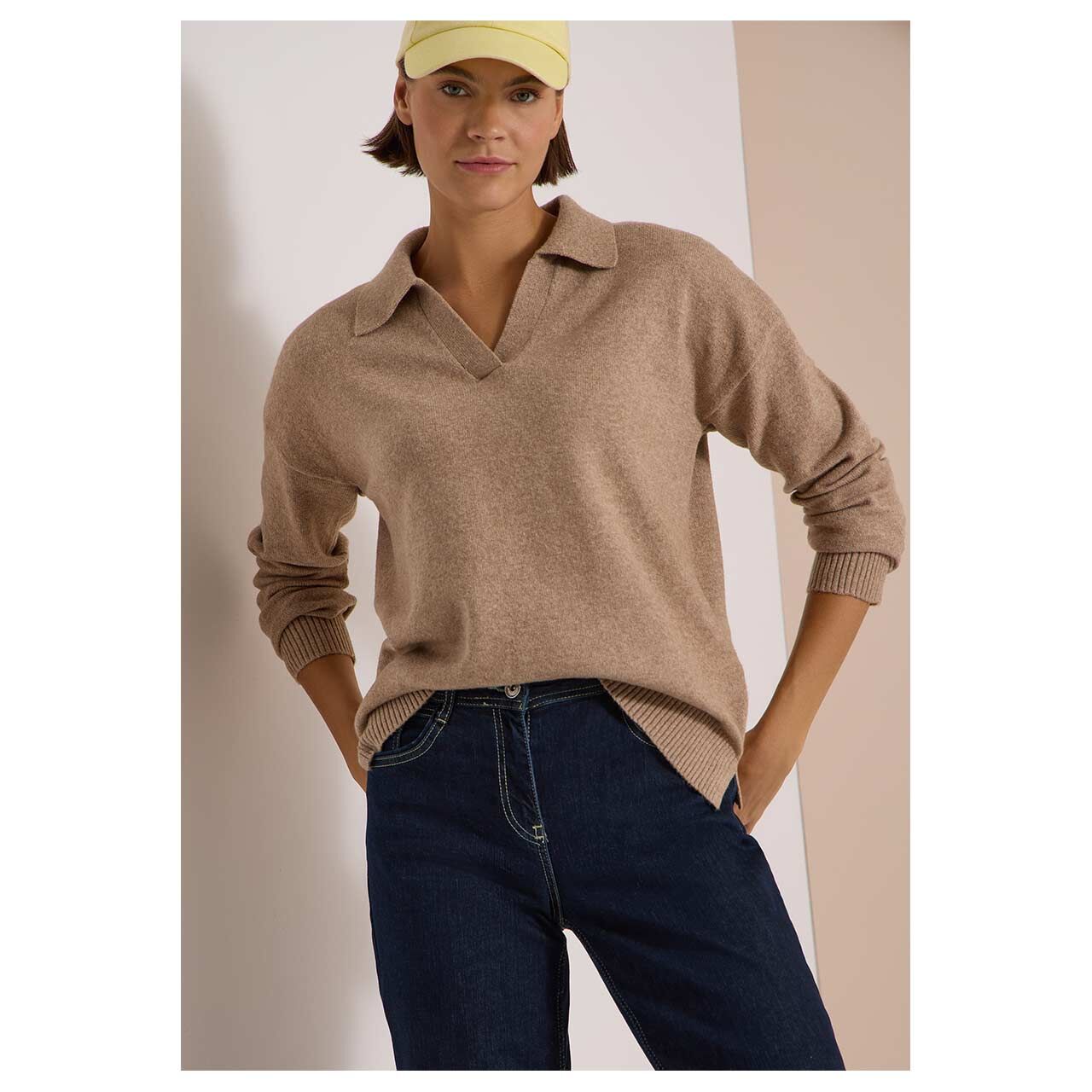 Damen Polo Pullover Cosy von Cecil in Braun meliert, detaillierte Vorderansicht am Model