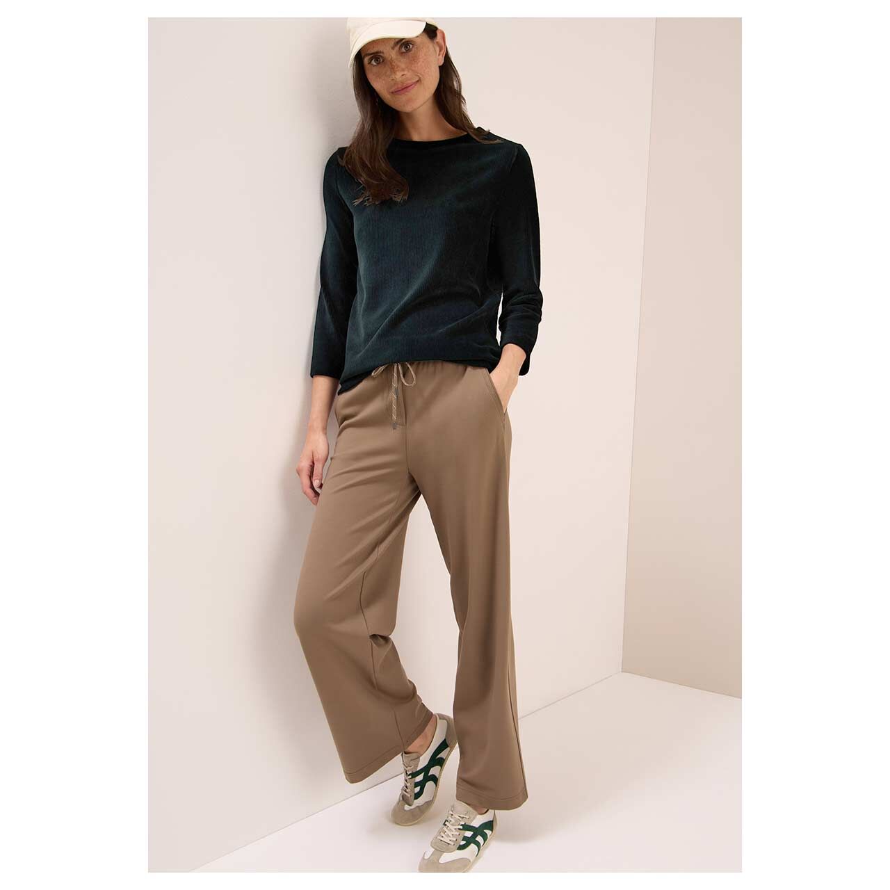 Damen 3/4 Arm Shirt Cord von Cecil in Dunkelgrün, Ganzkörperansicht am Model