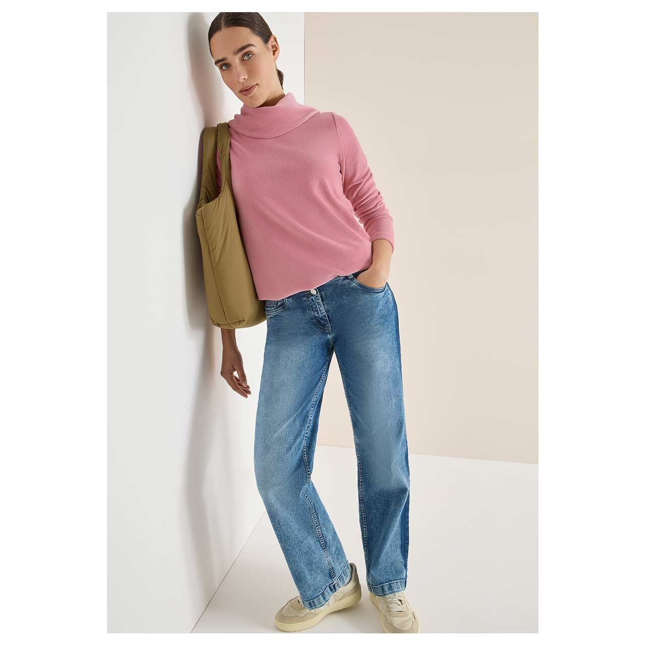 Damen Cord Pullover Big Collar von Cecil in Rosa, Ganzkörperansicht am Model