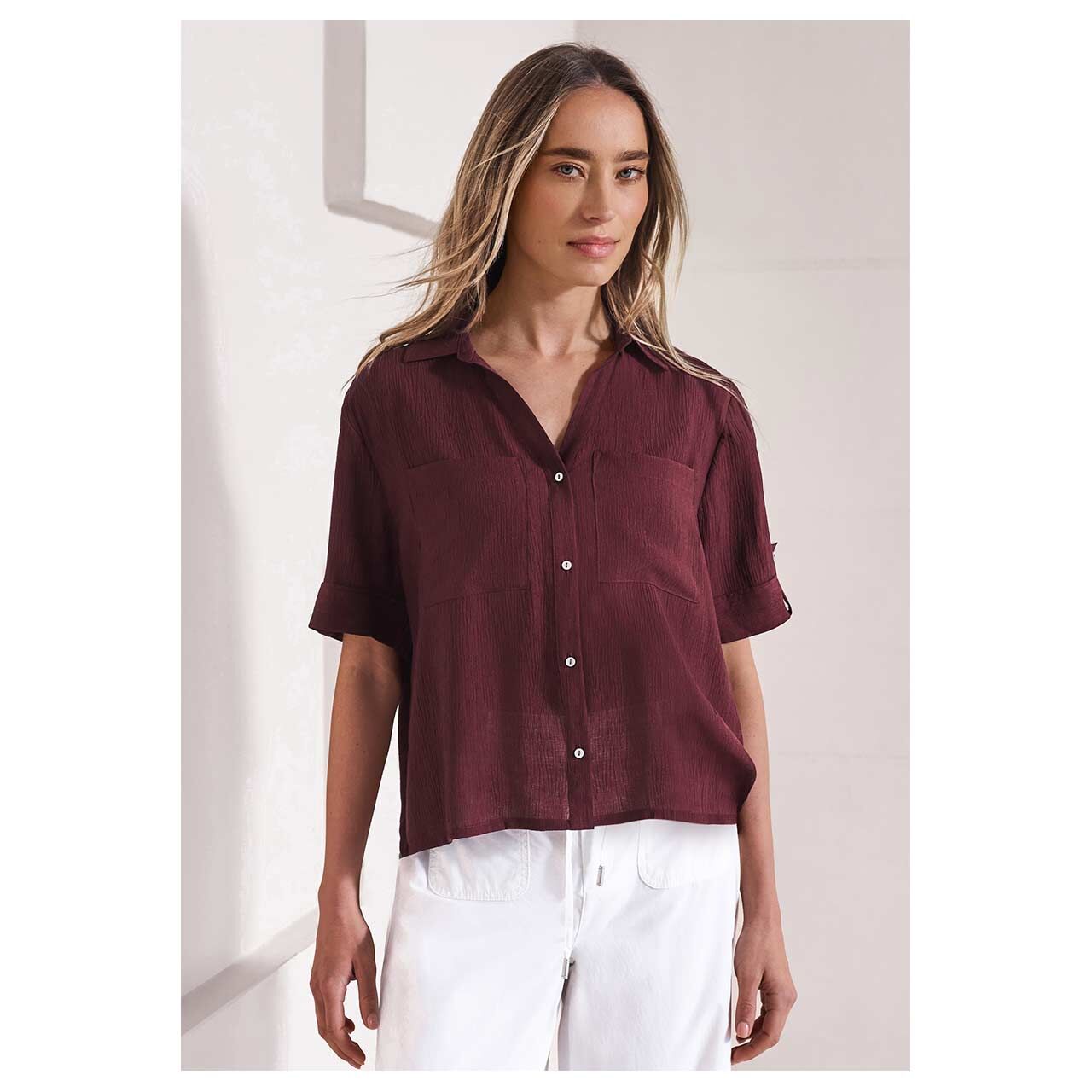 Damen Kurzarm Bluse Buttoned Shirtcollar von Street One in Lila, Vorderansicht am Model