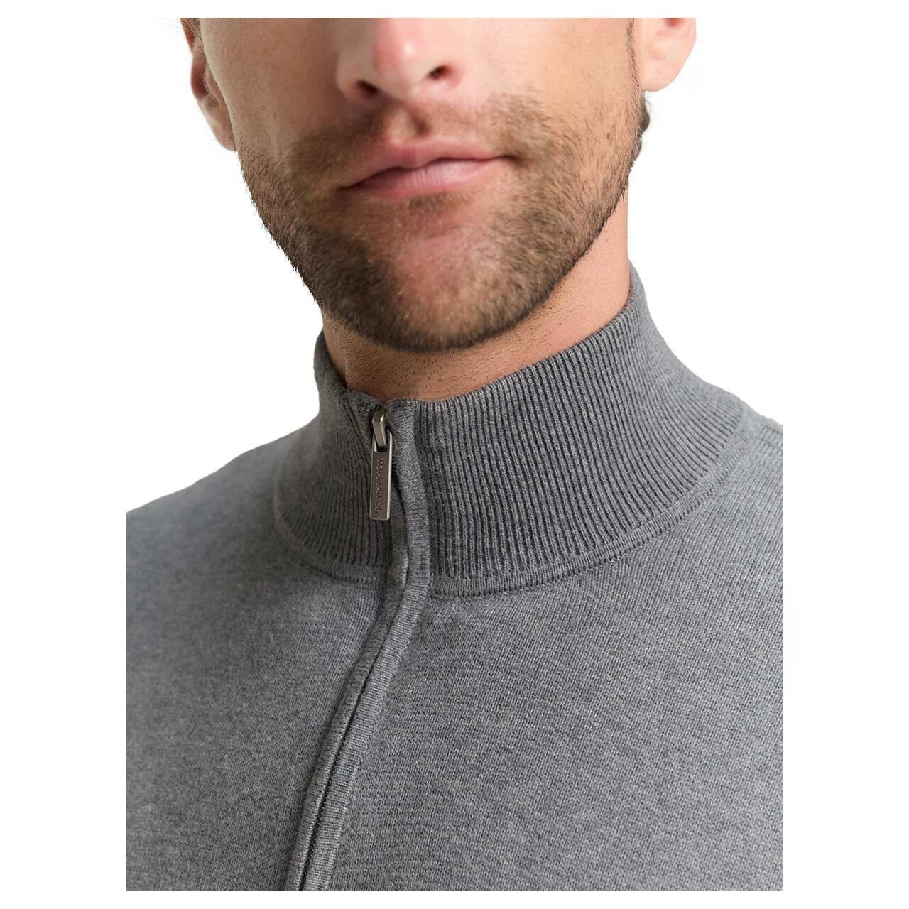Herren Pullover Troyer Cashmere Knitted von Tom Tailor in Grau meliert, Detailansicht am Model
