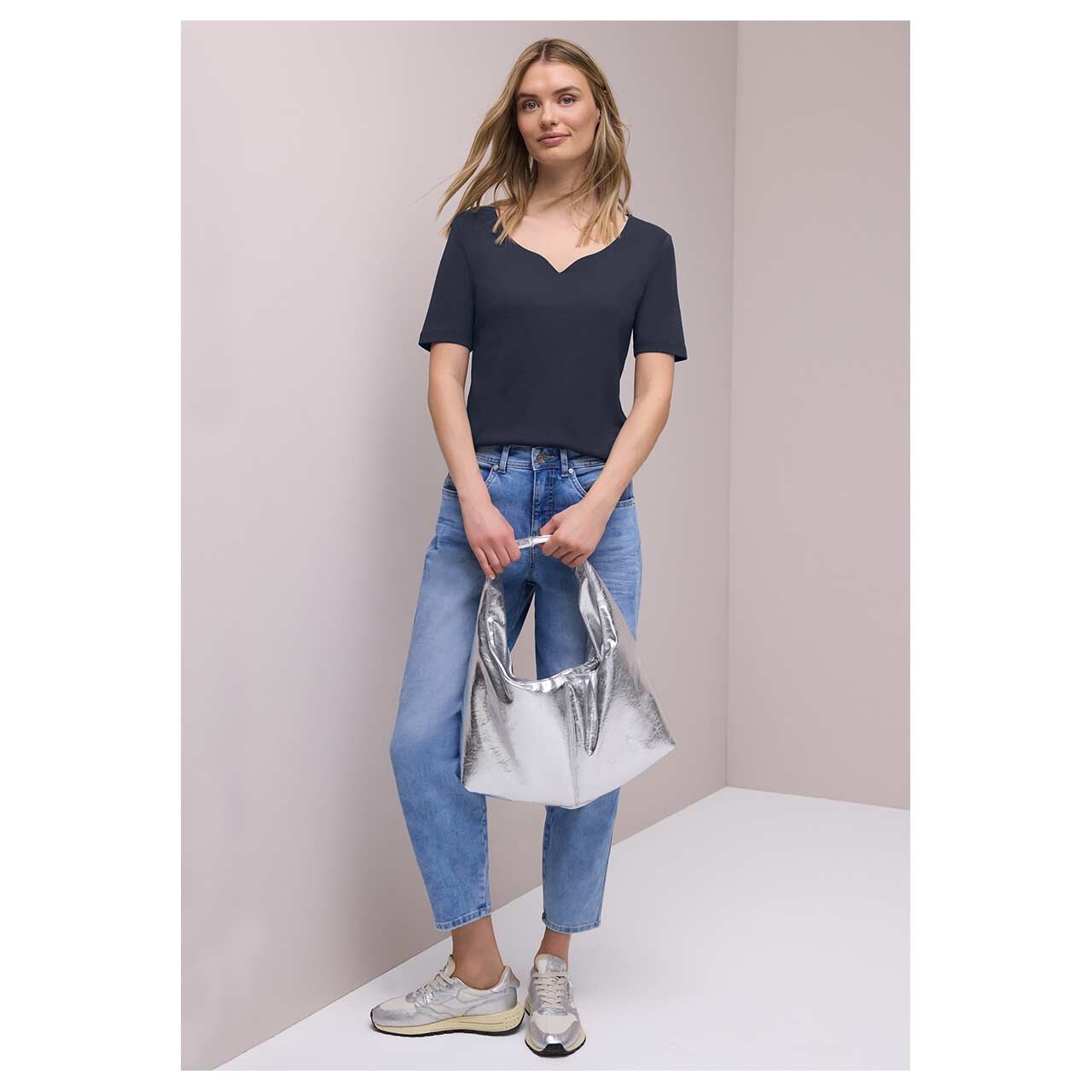 Damen T-Shirt Ada von Street One in Dunkelblau, Ganzkörperansicht Model vorne