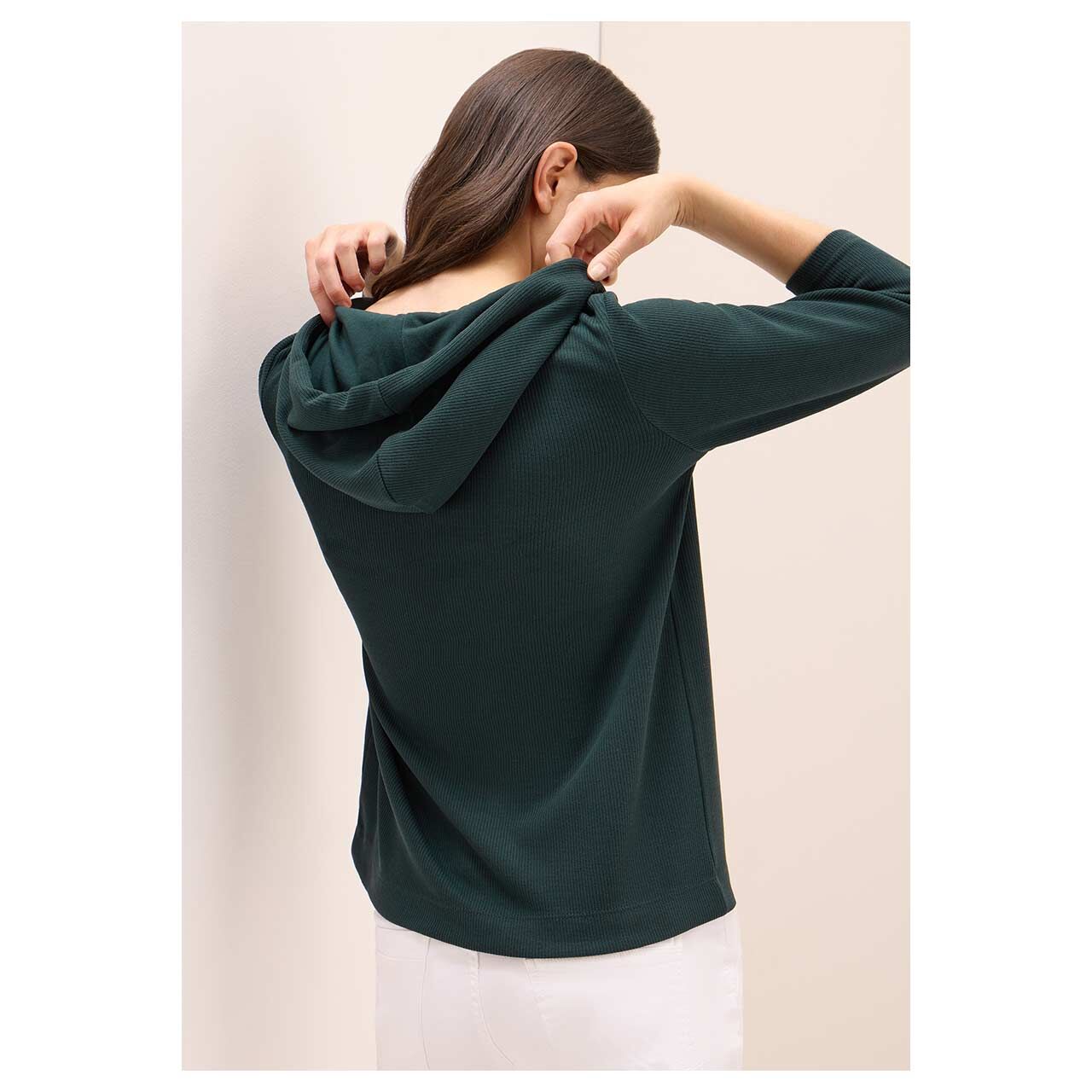 Damen 3/4 Arm Hoodie Sweatshirt Solid Rib von Cecil in Dunkelgrün, Rückansicht am Model