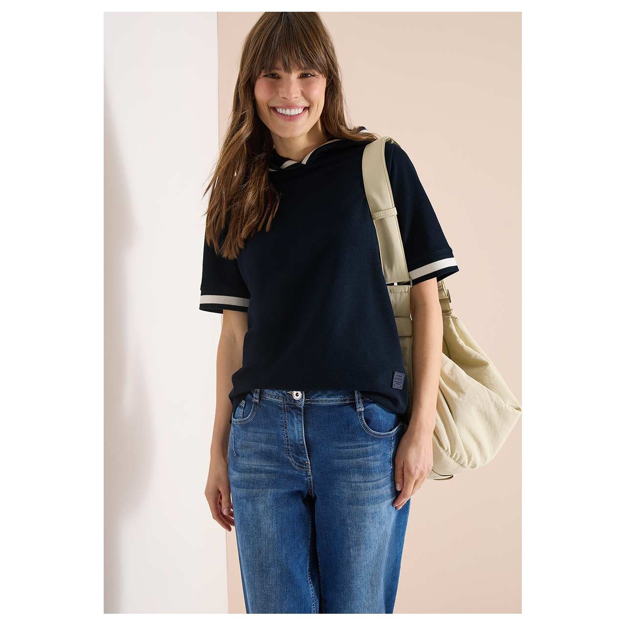 Damen Kurzarm Hoodie Sweatshirt Rib Detail von Cecil in Dunkelblau, Vorderansicht am Model