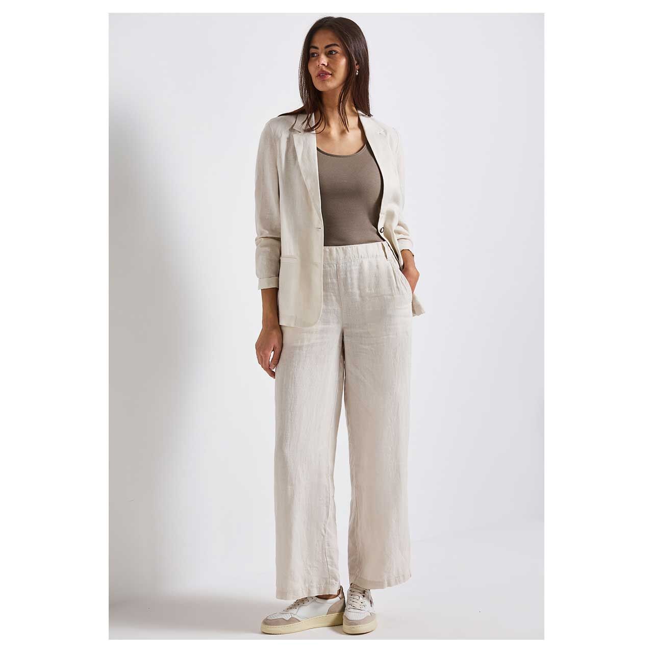 Damen Top Anni von Street One in Sandbraun, Ganzkörperansicht Outfit Modell