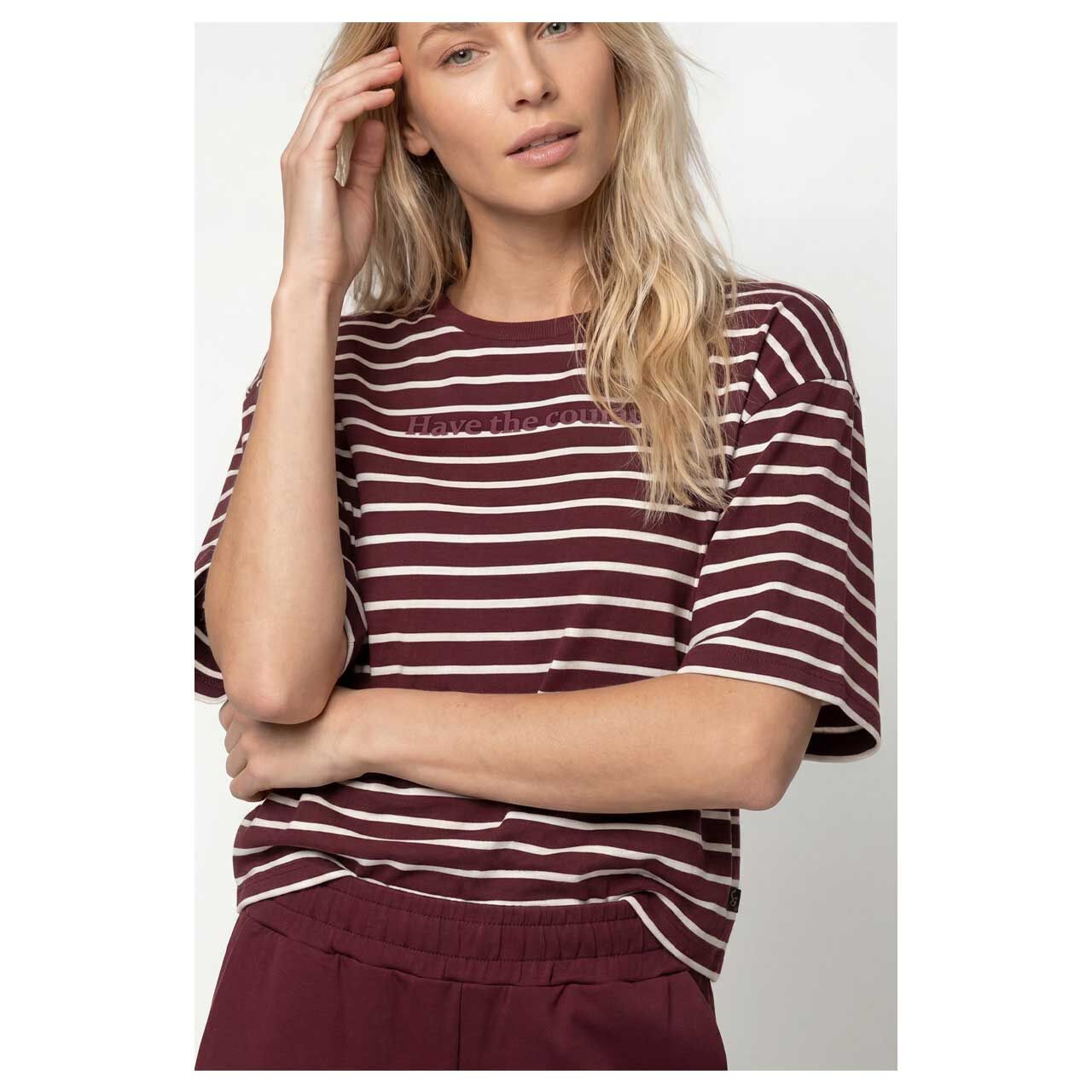 Damen T-Shirt von Monari in Lila gestreift, Seitenansicht am Model
