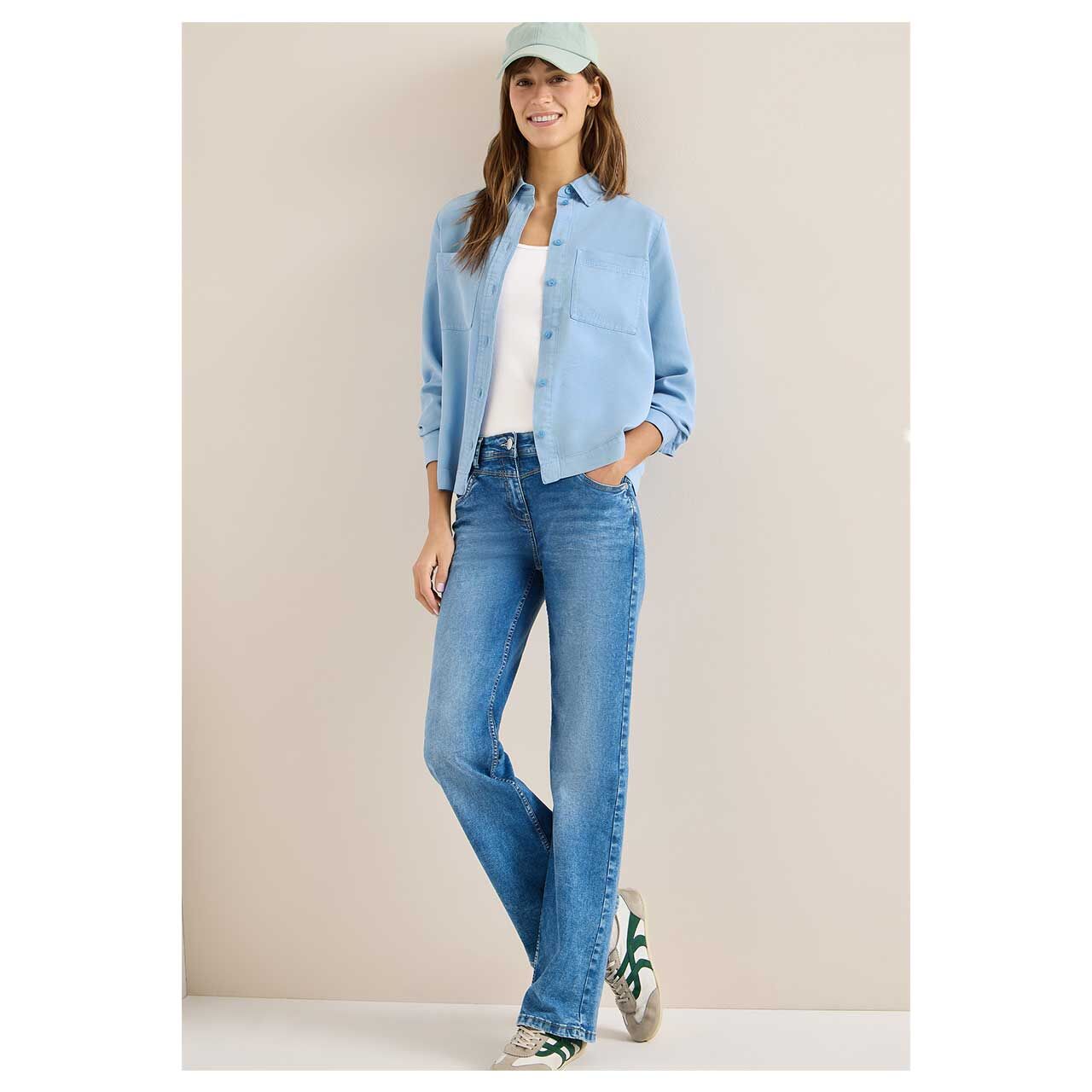 Damen Langarm Bluse Color Lyocell von Cecil in Hellblau, Ganzkörperansicht am Model